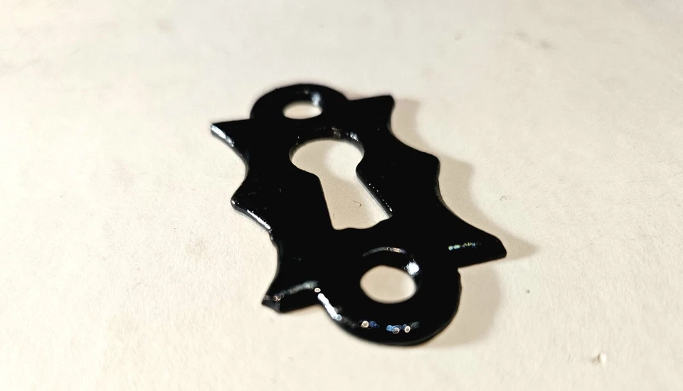 Lote De 10 Placas De Escudo Victorianas Agujero De Llave Escaleo Negro Nuevo-Antiguo Stock Foto 3 de 3