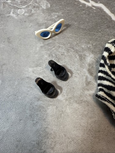 Vintage Barbie Original Zebra Badeanzug Badeanzug, Sonnenbrille & Heels / Schuhe - Bild 4 von 9
