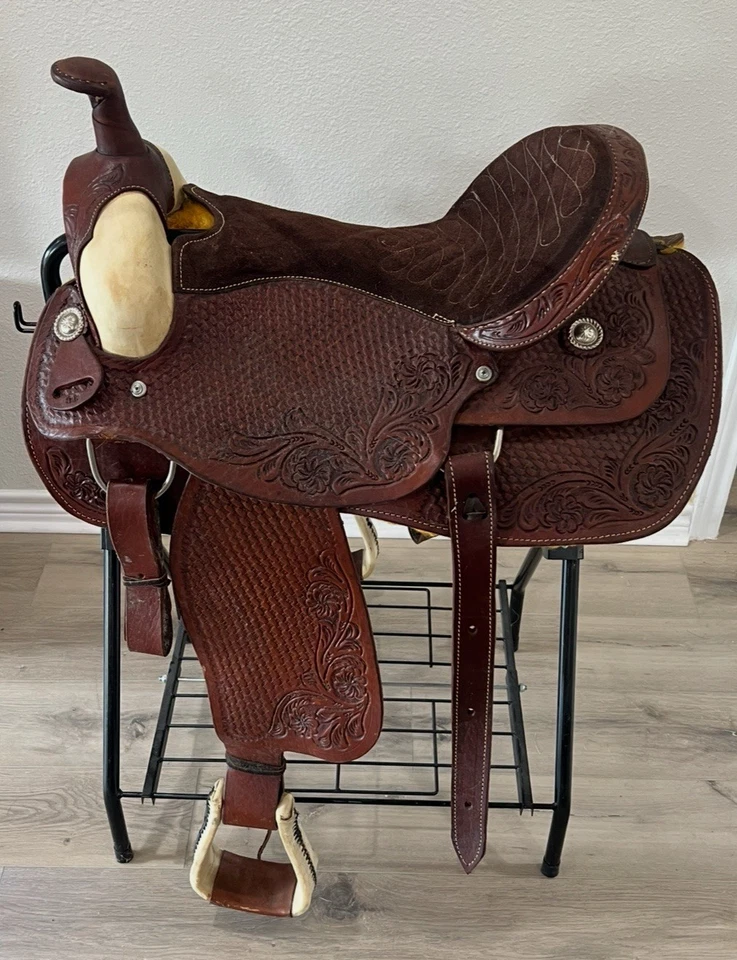 18 英寸西座马鞍和支架。 价值 @ 1200.00 美元询问 600.00 美元 — 第 2/4 张图片