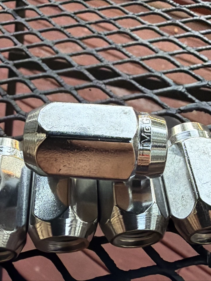 MCGARD 69400 New Wheel Lug Nuts Set Of 5 Factory Correct Style AMC Jeep CJ7 CJ8 - Imagem 2 de 4