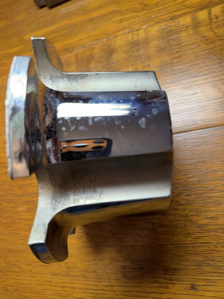 Tapa central Chevrolet Camaro (1970-1981), Chevelle (1971-1972) y Nova (1971-1979) Foto 4 de 4