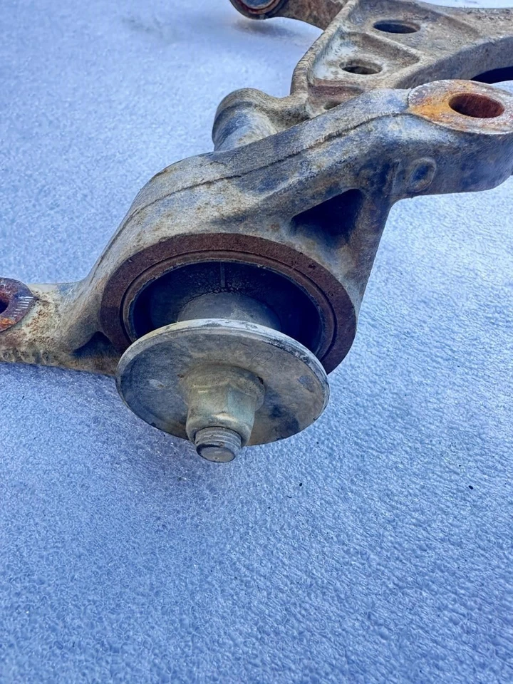 Brazo de control inferior delantero izquierdo Acura RL 2000 lado del conductor Foto 2 de 4