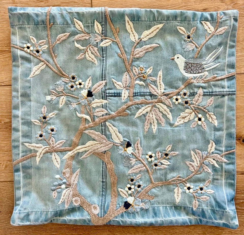 Funda de Almohada Pottery Barn Denim Floral Bordada 20" Cuadrada Flores Pájaros A+ Foto 2 de 4