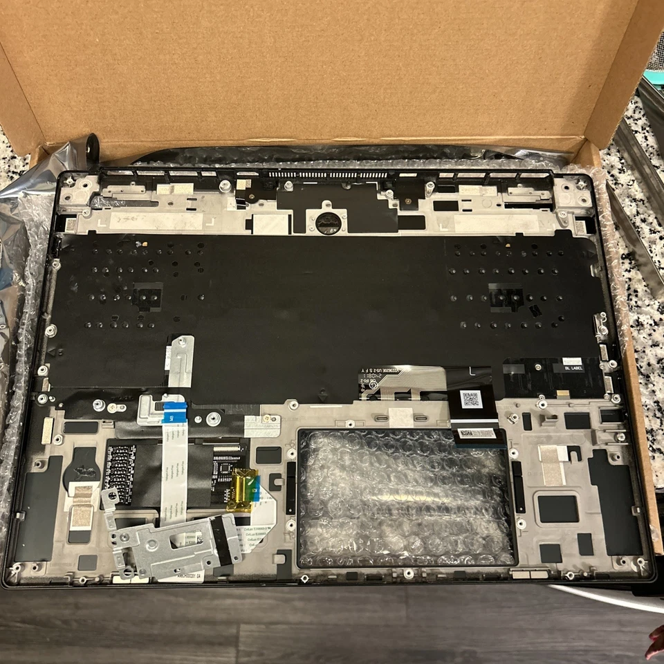 Lenovo Legion 16IRX9 C-Cover con teclado, EE. UU. Inglés (Referencia: 5CB1N61486) Foto 2 de 3