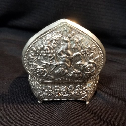 Vtg Small Heart Shaped Cherub Design Trinket Box Silver Tone w/Red Felt Interior - Picture 2 of 7