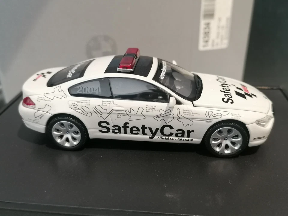 Minichamps 1/43 BMW 645i Coupé Safety Car MotoGP with Box Dealer Edition - Immagine 4 di 4