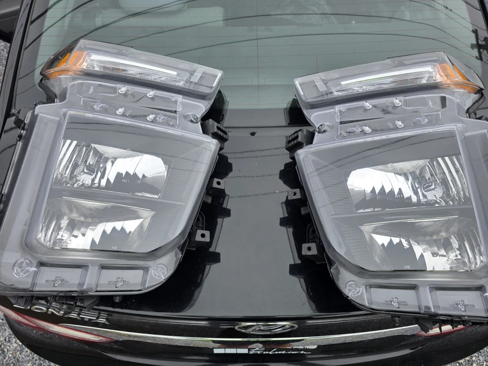 OEM Right Passenger Halogen Headlamp For Chevy Silverado 2500HD 3500HD 86531650 - Image 3 of 3