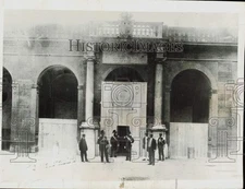 Press Photo Guard stand outside the church during election of Pope in Vatican
