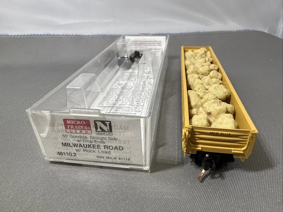 N Scale Micro-Trains MTL 48110.2 MILW Milwaukee Road 50' Gondola #81119 w/ Load - Image 2 of 4