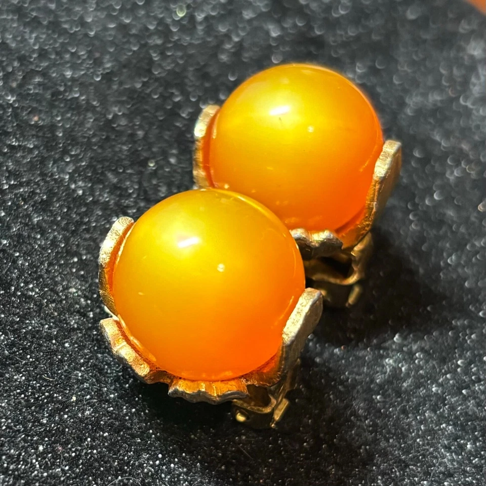 STAR earrings vintage moonglow yellow orange Lucite goldstone metal clip on RARE - Image 2 of 4
