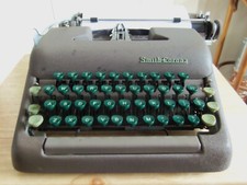 Smith Corona Sterling Manual Portable Typewriter w/Case thumbnail