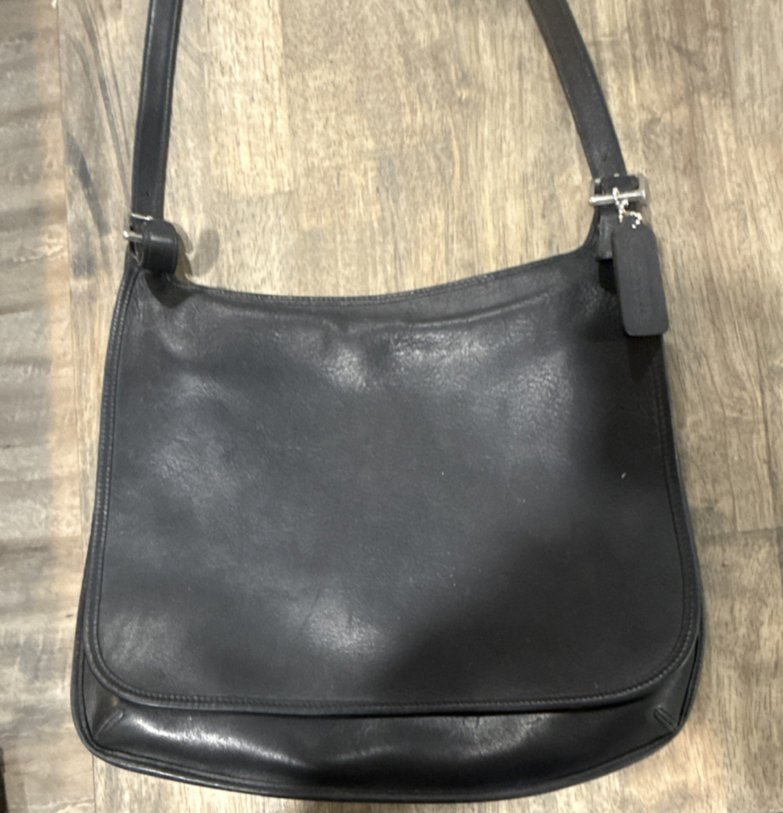 Vintage Coach 9082 black Shoulder Bag Logo Tag Silver Hardware Brand Card Women
