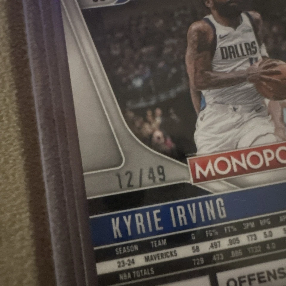 Kyrie Irving 2024-25 Prizm Monopoly 12/49 Gold Prizm #50 Mavericks Foto 3 de 3