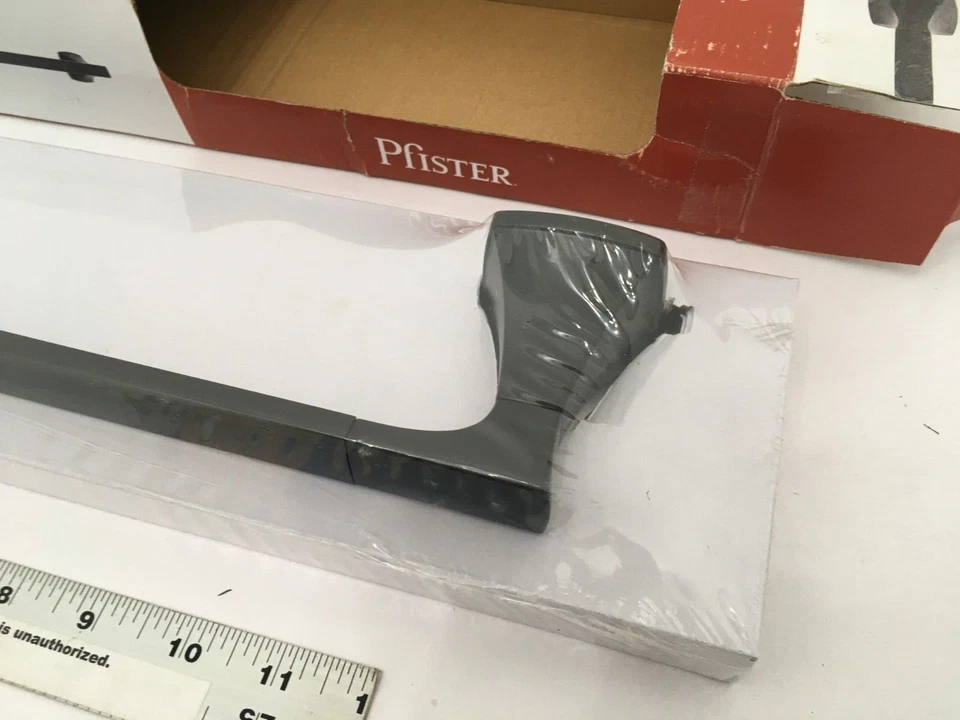 (1) NUEVO Toallero Pfister Venturi 18" - NEGRO MATE - BTB-VNC1B (sw) Foto 2 de 4