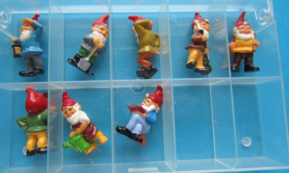 RARITÄTÜEIER FIGUREN SET "DIE GARTENZWERGE " FIGUREN HANDBEMALT O. BPZ