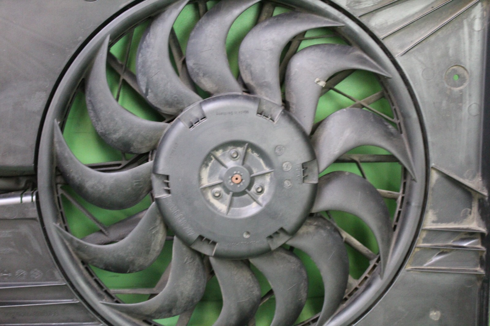 2004-2007 Volvo Xc70 V70 Radiator Cooling Fan Motor 8616762 OEM 