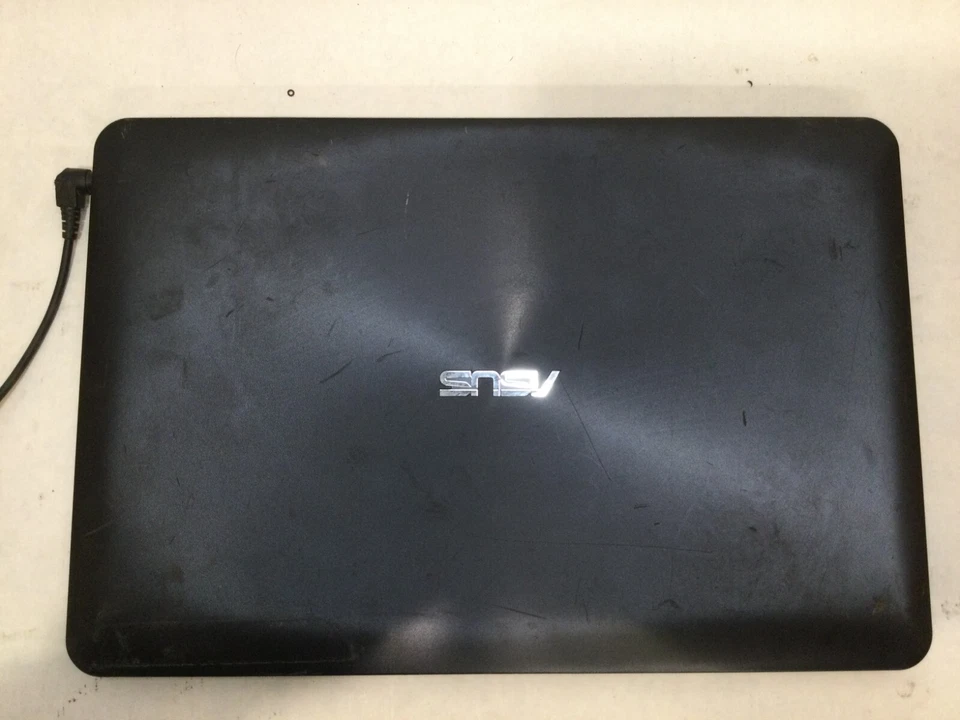 ASUS F555L 15.6” / Intel Core i3-5010U @ 2.10GHz / (CRACKED/MISSING PARTS!) -MR - Image 3 of 4