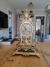 ANTICO OROLOGIO DA TAVOLO IN STILE BAROCCO, REALIZZATO IN BRONZO DORATO