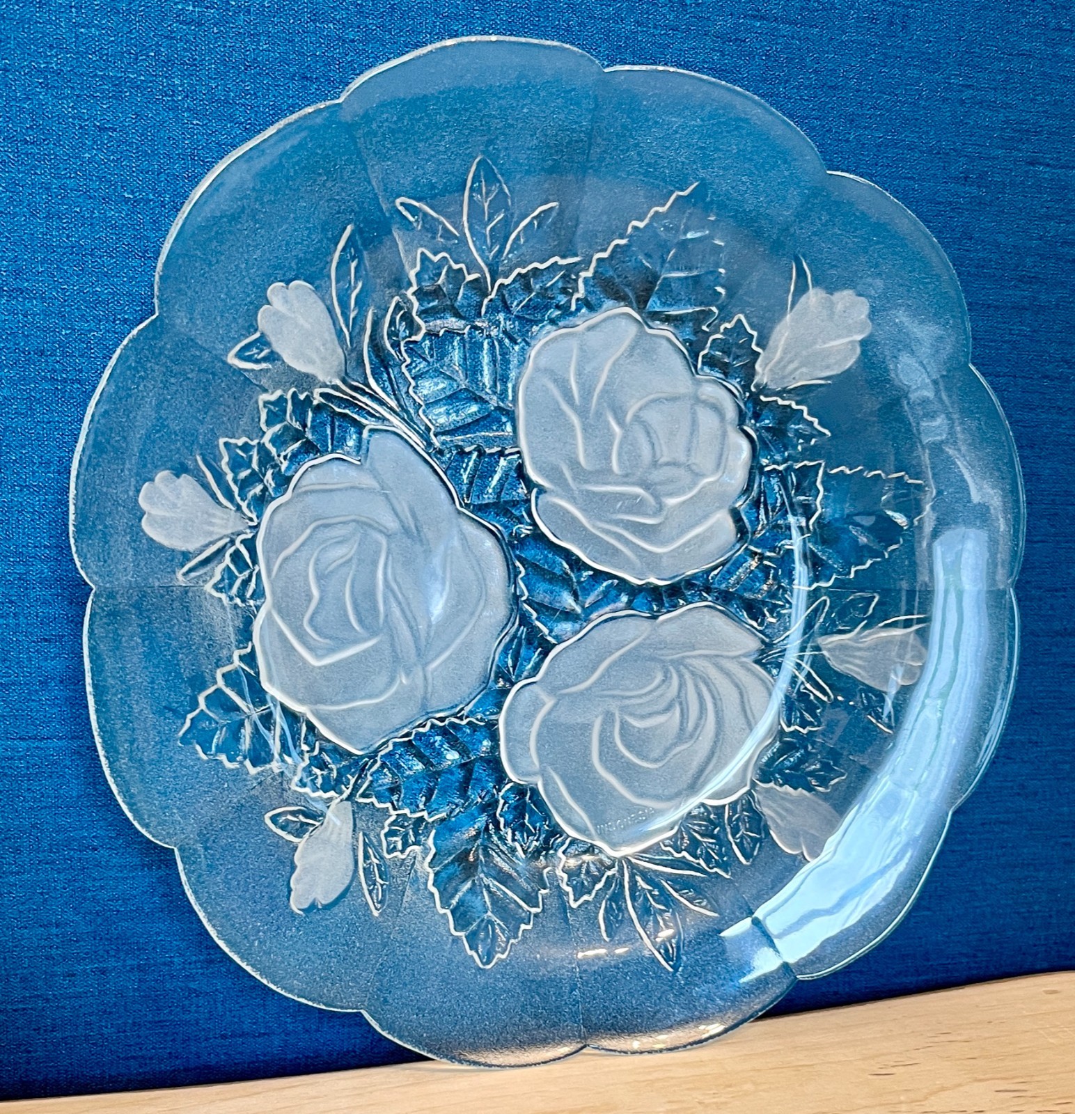 Pasari Crystal Livia Frosted Rose Glass Plate 23cm Floral Serving Platter