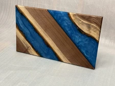 epoxy charcuterie board