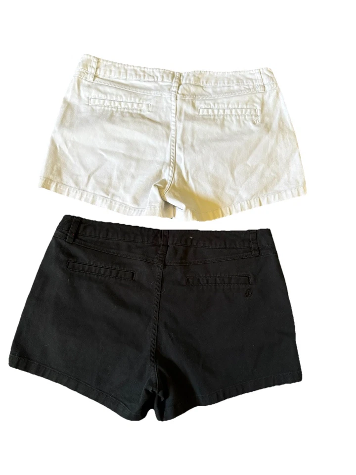 Lote de 2 Pantalones Cortos Chinos Volcom Para Mujer Talla 29 Negro Y Blanco Elastizados tiro Medio Foto 2 de 4