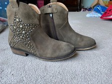 Tucker Tate booties girls size 3.0 Leather Suede Star Studded Brown Tween