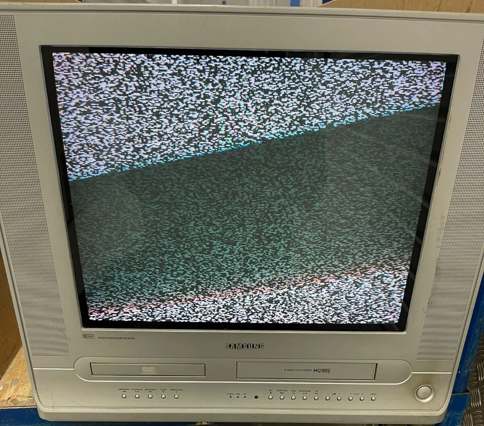 SAMSUNG UW-21J10VD 21" Retro Gaming VHS DVD MP3 Combi RGB CRT COLOUR TV Monitor - Image 2 of 4