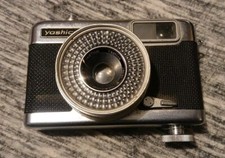 Yashica EZ-Matic Film Camera Yashinon 1:2.7 f 37mm lens
