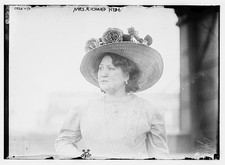 Photo:Mrs. Richard Hyde 1910s Portrait Woman in Floral Hat