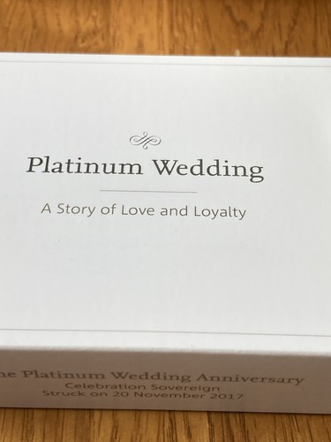 2017 Gold Sovereign Platinum Wedding Anniversary BU Coin - Picture 2 of 12