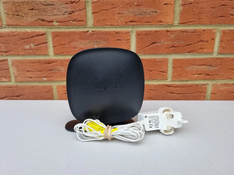 Belkin Surf N300 Wireless N Modem Router. It comes with power adapter - Image 4 of 4