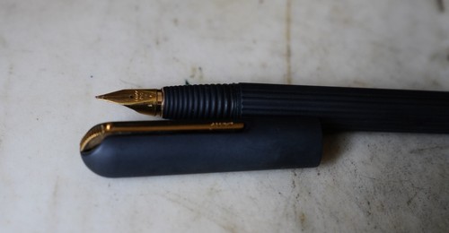 BEAU STYLO PLUME LAMY IMPORIUM LAQUE NOIR MAT - PLUME EN OR MASSIF 18 CARATS - Foto 5 di 8