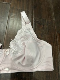 Triumph 36C Pink Lace Underwire Bra Embroidered Floral Adjustable Straps Retro