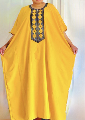 Schönes langes Maxikleid bestickt