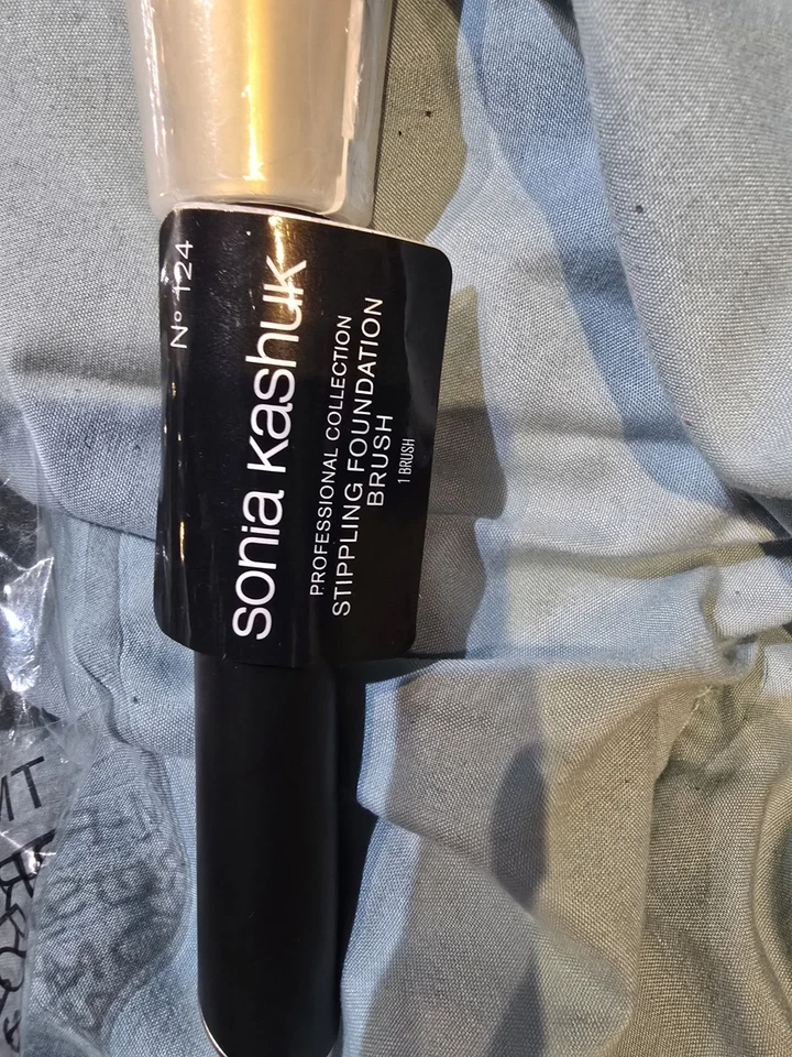 Sonia Kashuk 124 кисть для тональной основы - Изображение 2 из 3