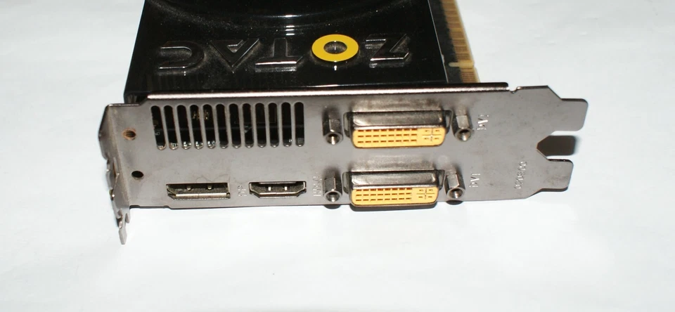 ZOTAC Nvidia Geforce GTS450 512mb DDR5 DVIx2/HDMI/DisplayPort PCIE Graphics Card - Image 3 of 4