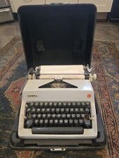 Vintage 70's Olympia De Luxe Typewriter w/Case Tested Made in Germany thumbnail
