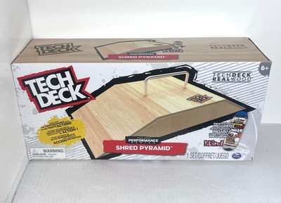 Tech Deck 'Shred Pyramid' Set - incl. Ramp & 11 Braille / exclusive Fingerboards