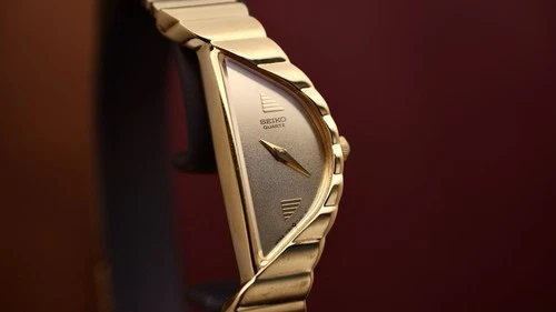 Vintage Seiko Half Moon Ladies Gold Tone Quartz Watch Retro 1990s • 1F20-5D59