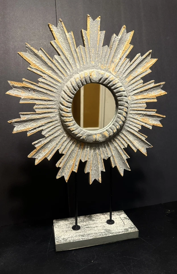 Hermoso espejo de madera Sunburst pintado envejecido sobre soporte de metal y madera Foto 2 de 4