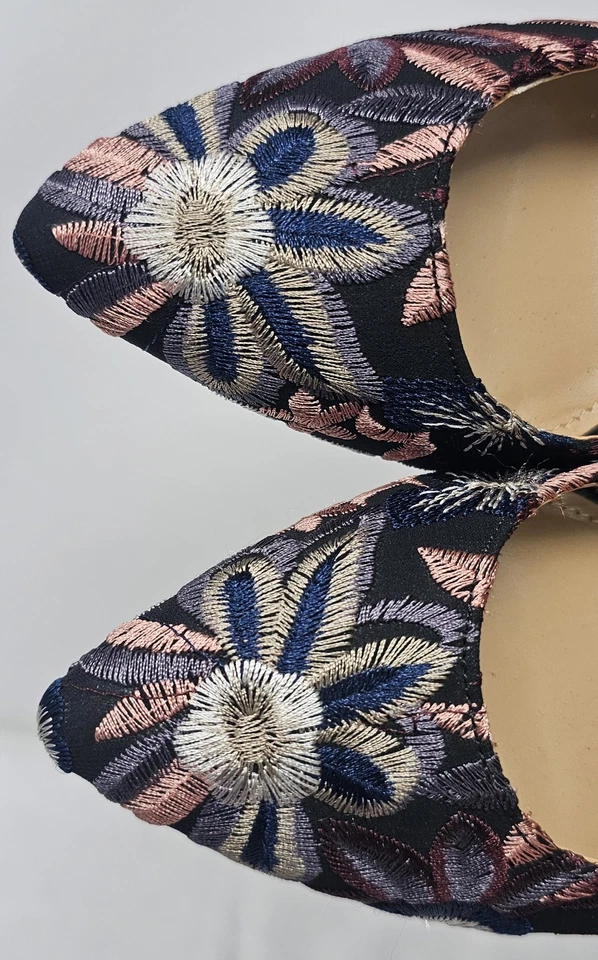 G.I.L.I. Alecia Women's High Heels Size 9.5 Multicolor Embroidered Pointed Toe - Image 2 of 4