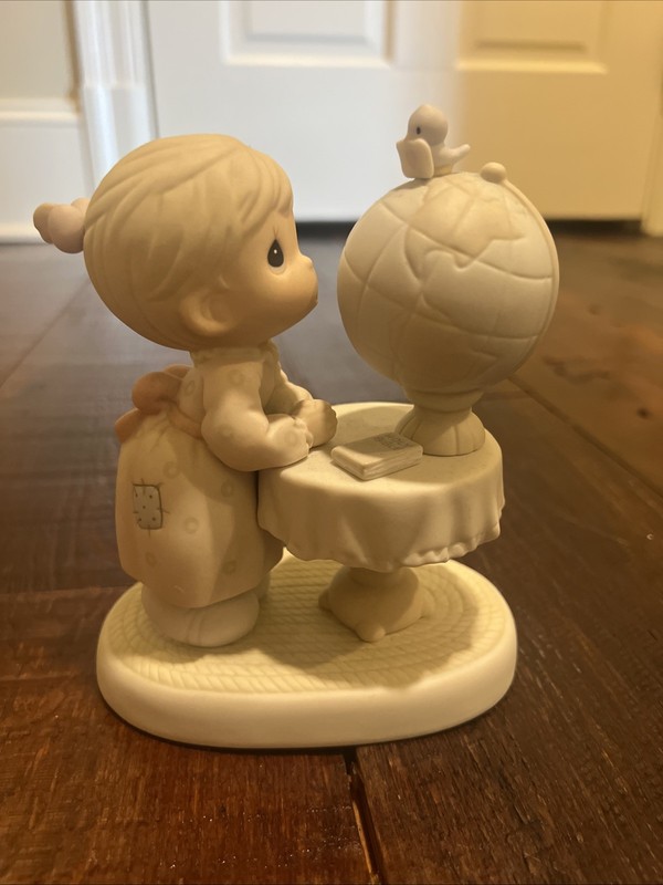 🚨 Precious Moments 524352 What The World Needs Now Porcelain Figurine Vintage