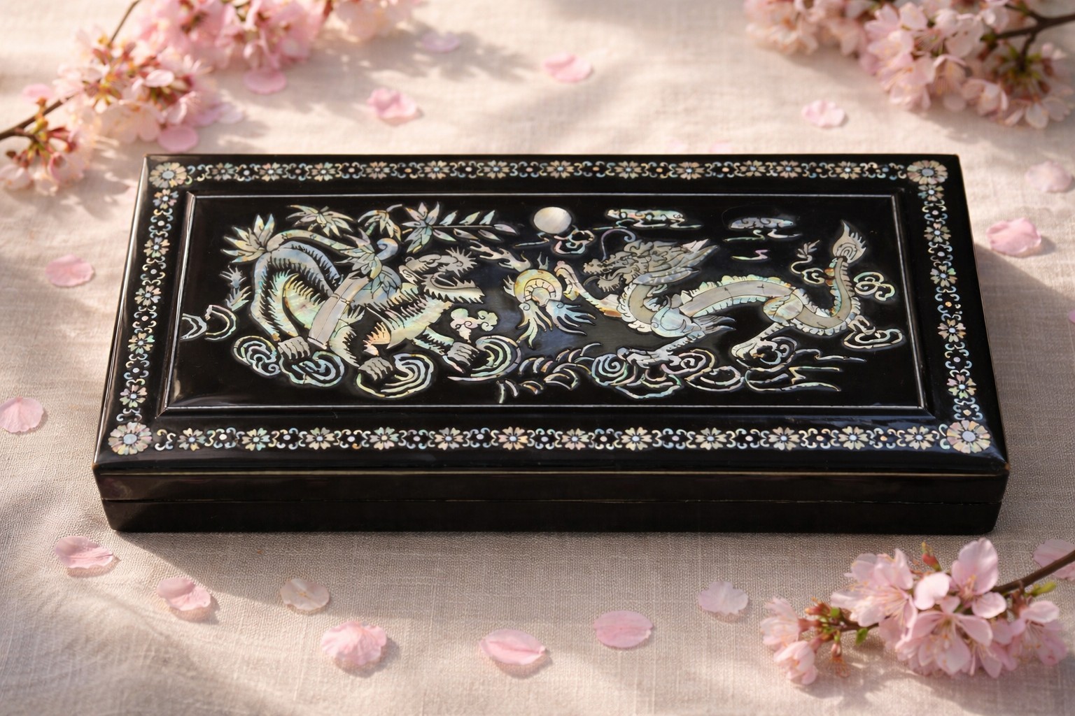 VTG Black Lacquer Mother of Pearl Inlay Dragon Box Asian Ashtray Cigarette Case