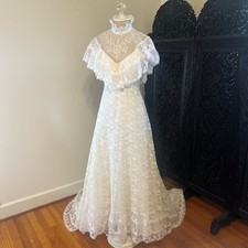 Vintage Lace Wedding Dress