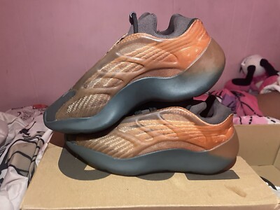 Adidas  Yeezy 700v3 