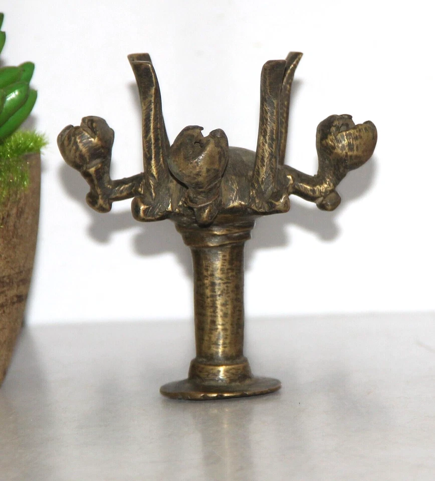 1800 年代旧黄铜独特形状莫卧儿时代女王黑色眼粉瓶/Surmadani — 第 2/4 张图片