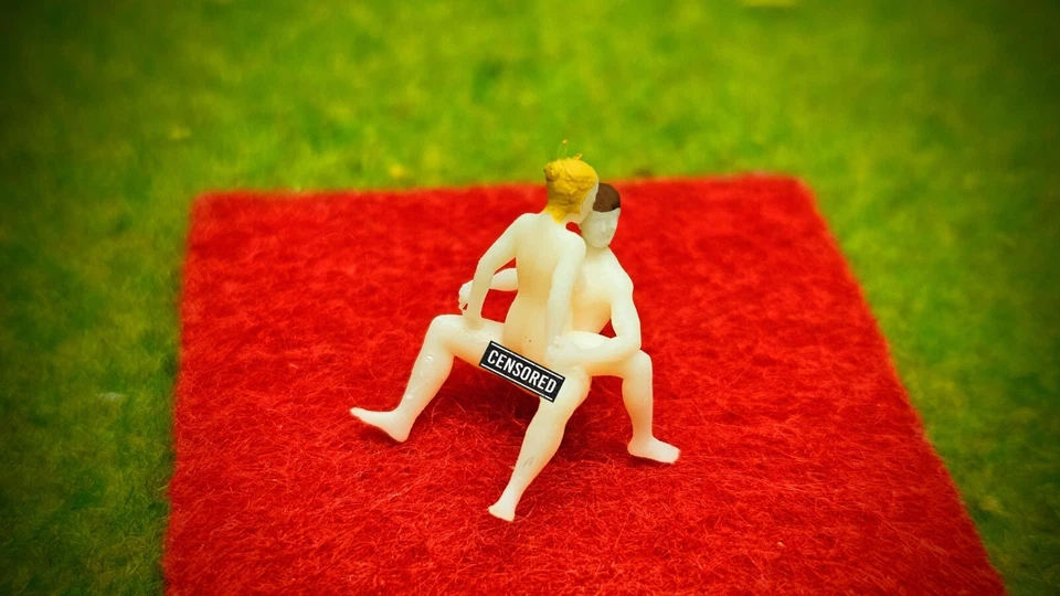 1:45 verschiedene Sexy Szenen Liebespaar Figuren Diorama Modellbahn Liebe (1/43) - Bild 3 von 4