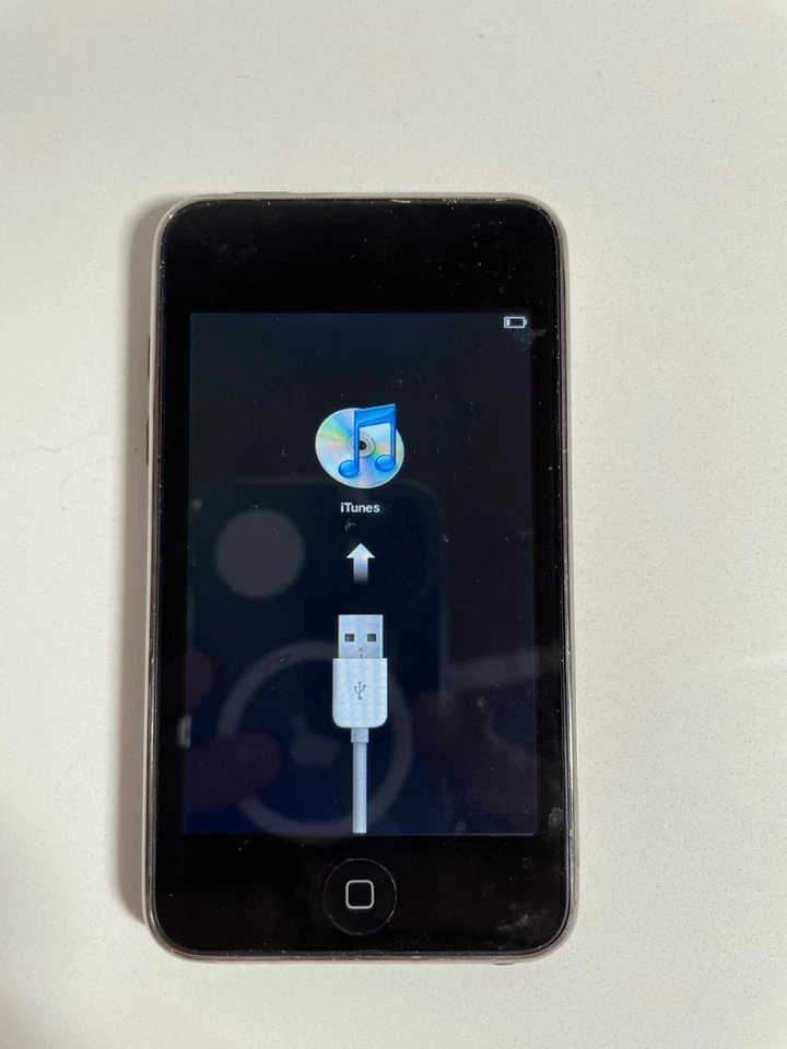 Apple iPod touch 2nd Gen - A1288 8Gb - Image 3 of 4