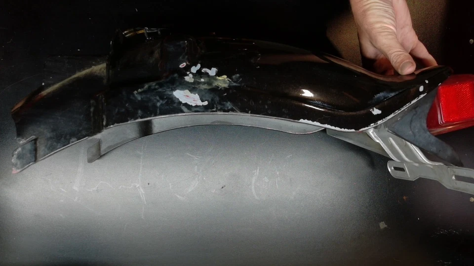 85-07 Yamaha VMAX 1200 VMX12 Rear Wheel Fender Brake Light Mount - Image 3 of 4