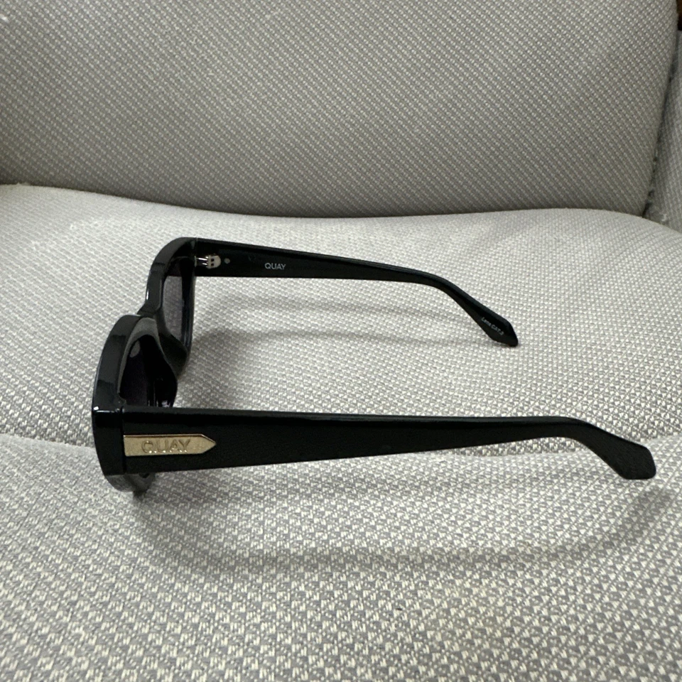 Gafas de sol para mujer Quay marco negro ojo de gato ESTRECHO ABAJO 126 polarizadas Foto 4 de 4